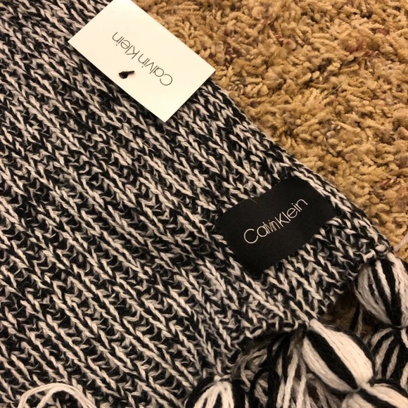 Calvin Klein Knit Scarf - Picture 4 of 4